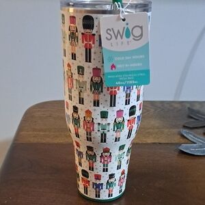 SWIG Life Christmas Nutcracker 40oz Insulated Tumbler – New with Tags